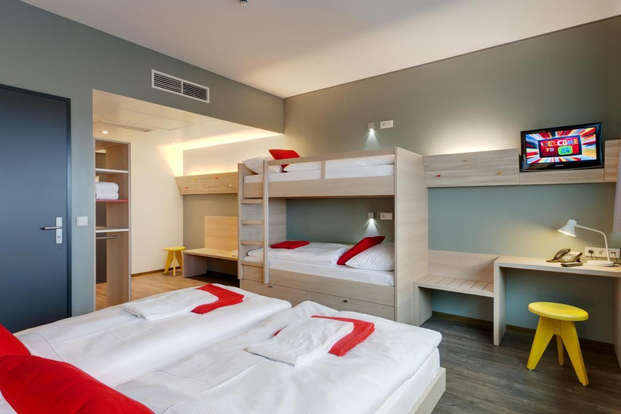 Meininger Hotel Berlin Airport Esterno foto