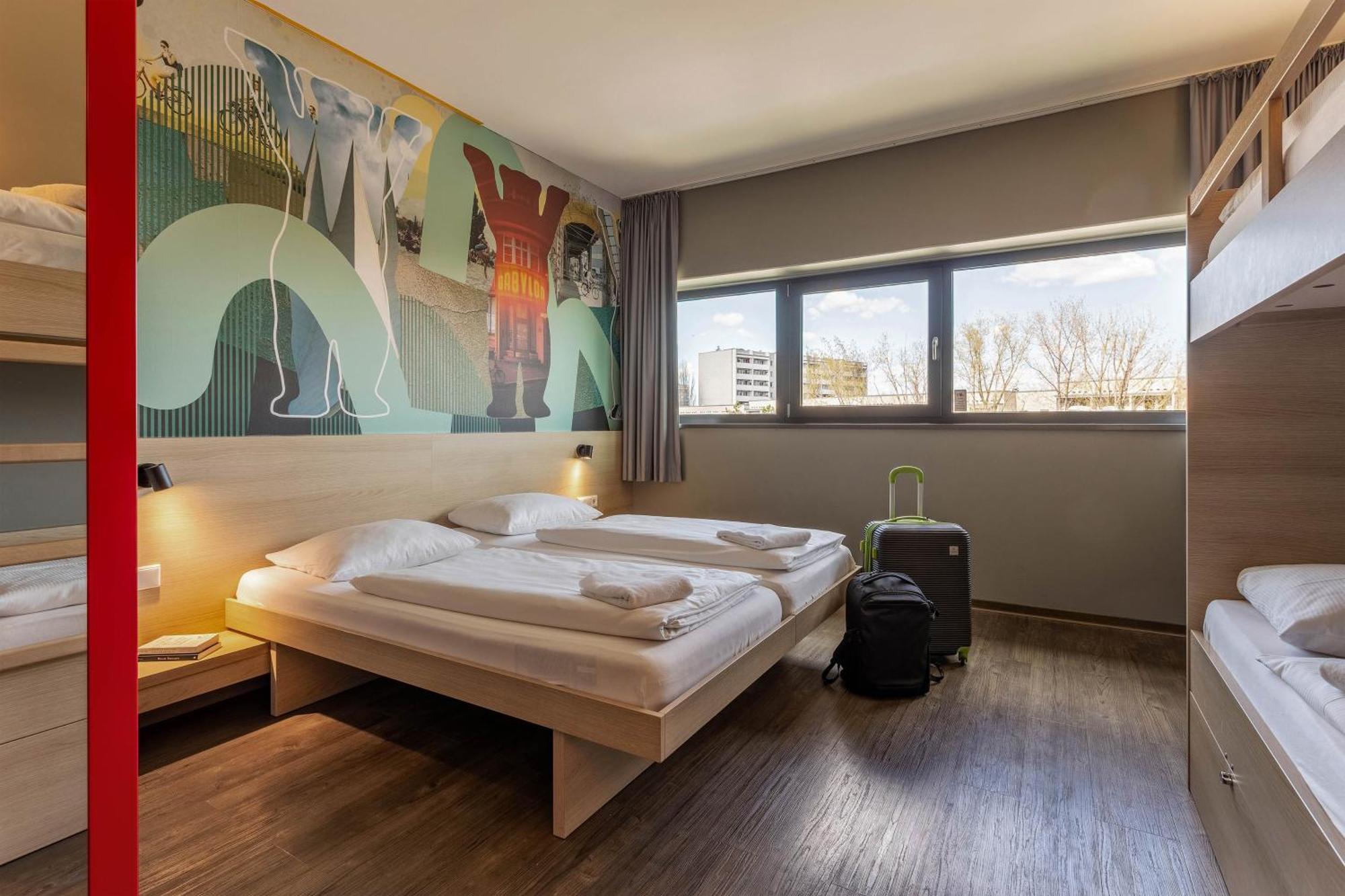 Meininger Hotel Berlin Airport Esterno foto