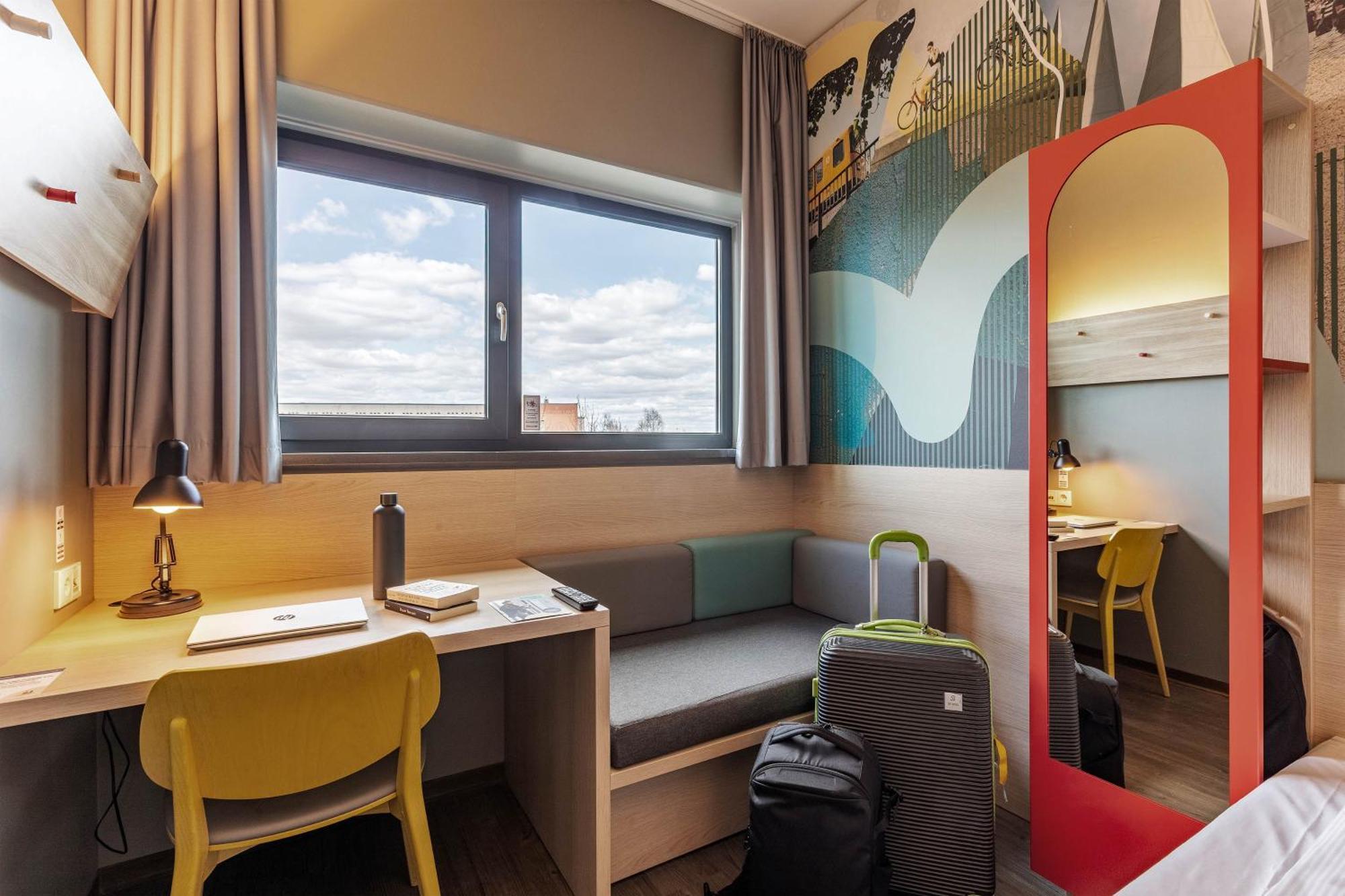 Meininger Hotel Berlin Airport Esterno foto