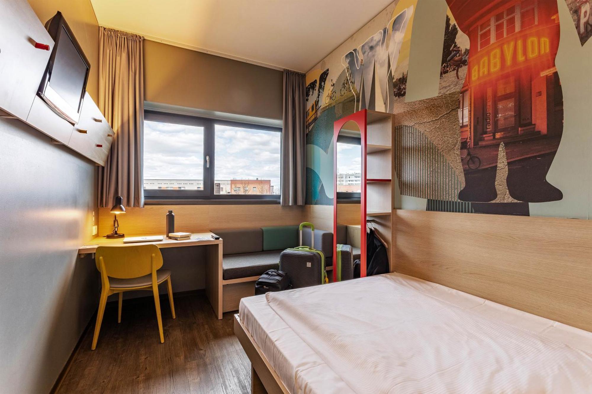 Meininger Hotel Berlin Airport Esterno foto