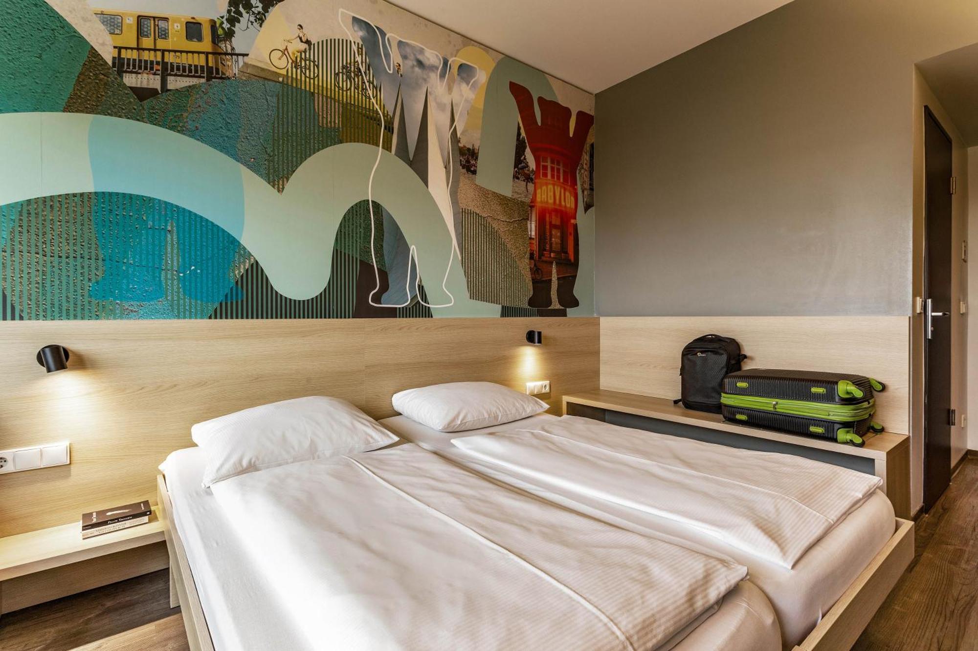Meininger Hotel Berlin Airport Esterno foto