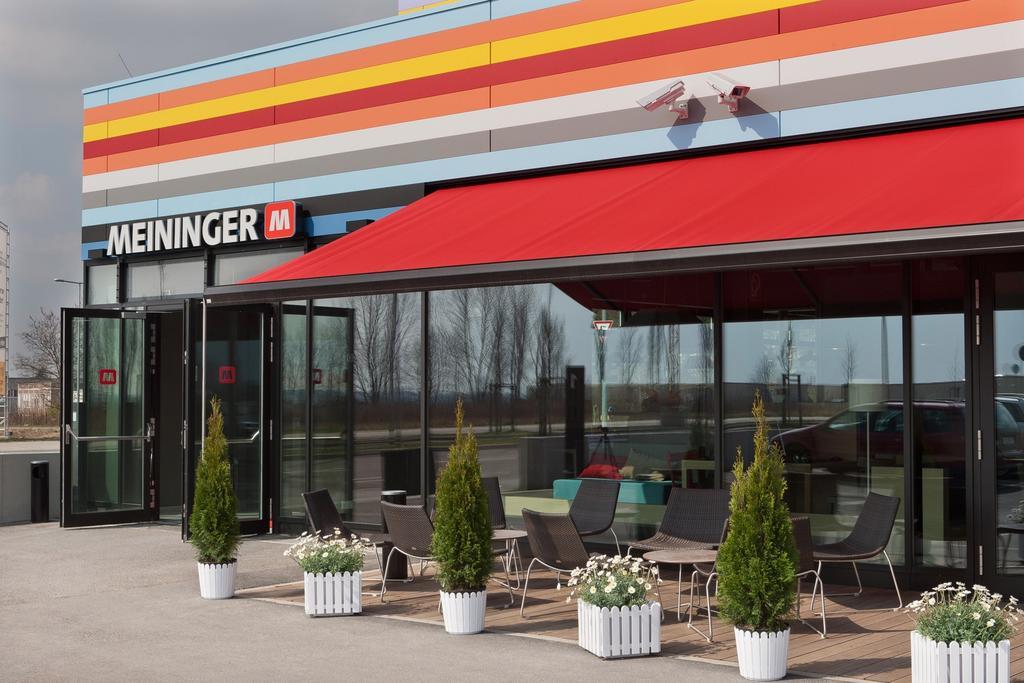Meininger Hotel Berlin Airport Esterno foto