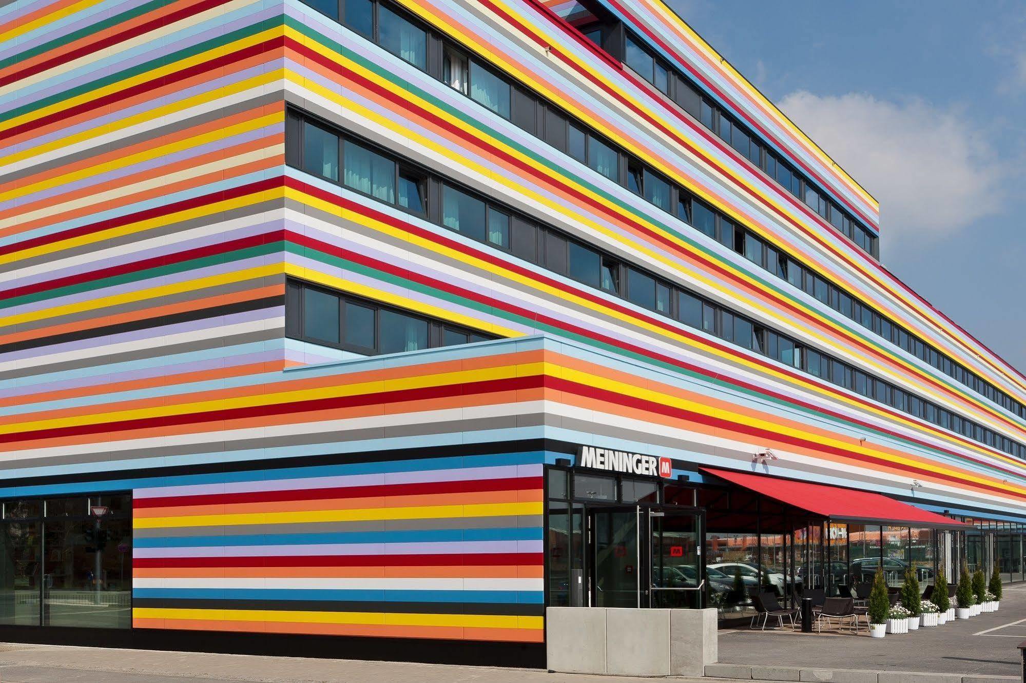 Meininger Hotel Berlin Airport Esterno foto