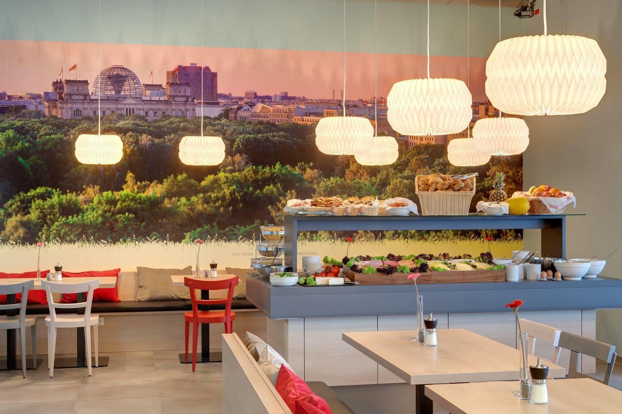 Meininger Hotel Berlin Airport Esterno foto