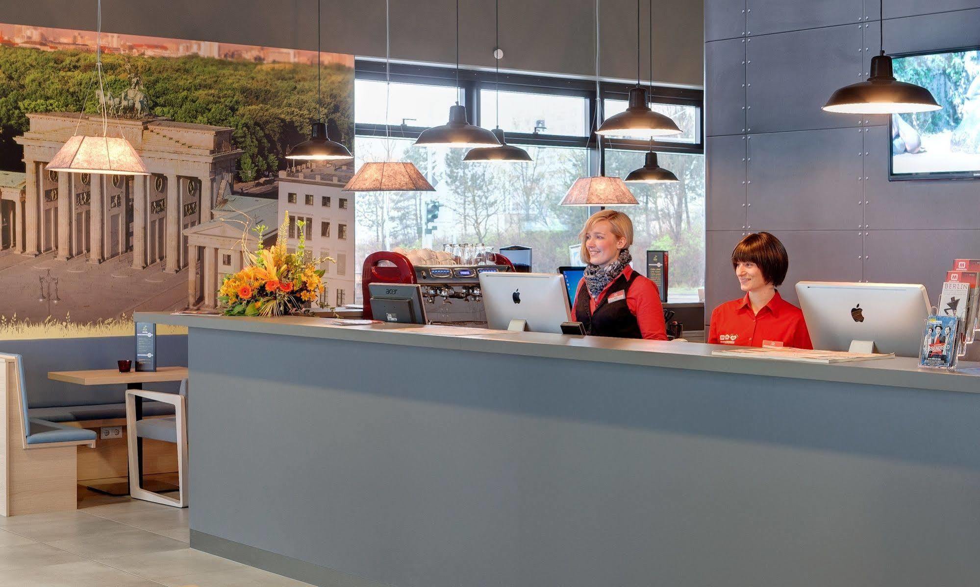 Meininger Hotel Berlin Airport Esterno foto