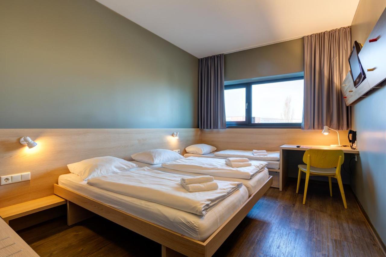 Meininger Hotel Berlin Airport Esterno foto