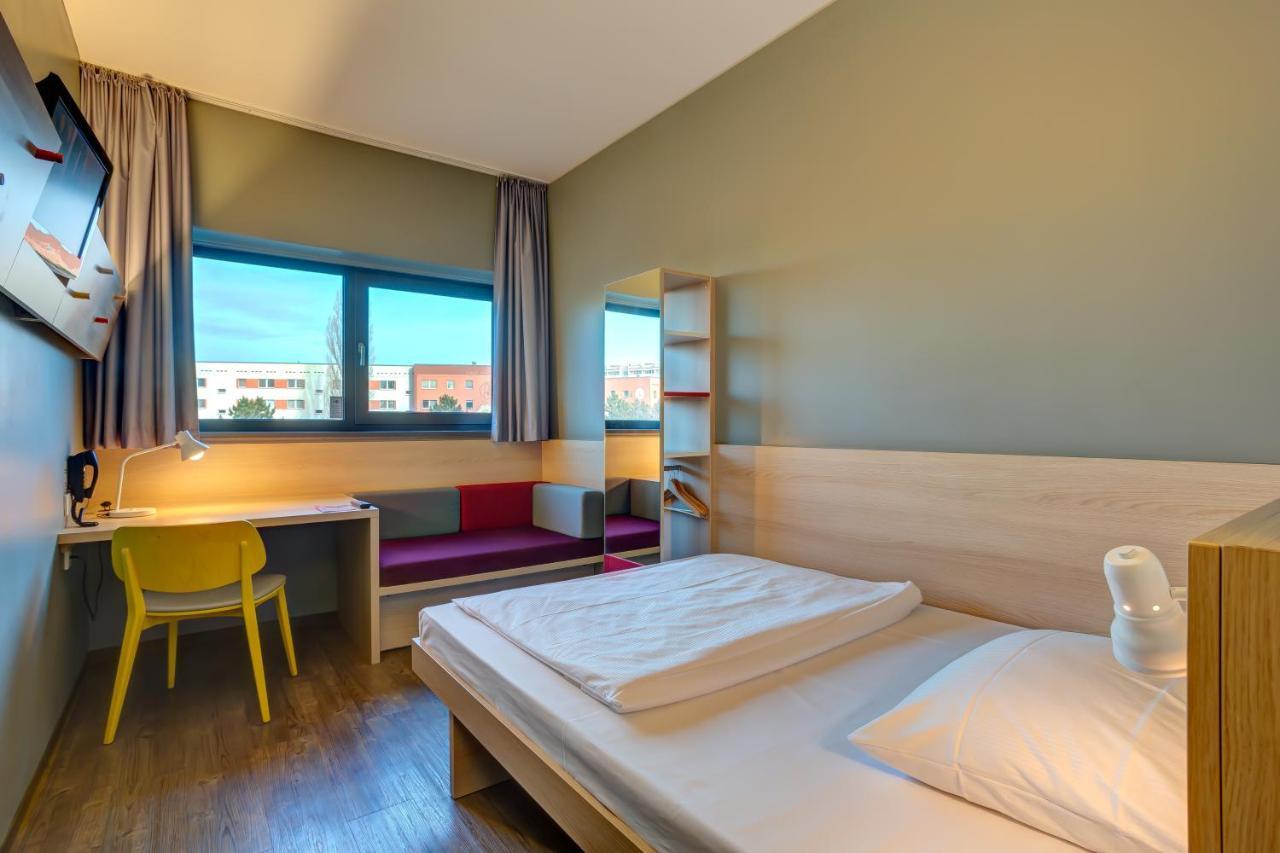 Meininger Hotel Berlin Airport Esterno foto