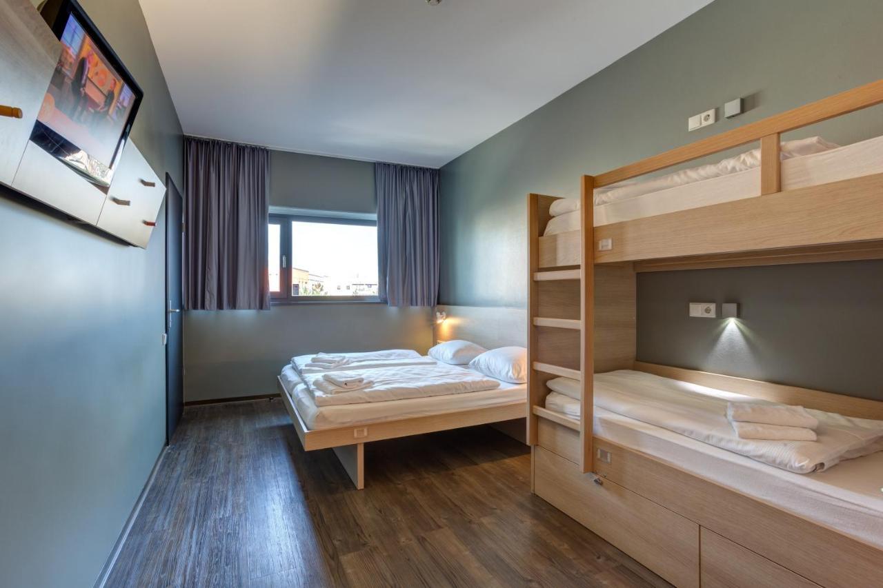 Meininger Hotel Berlin Airport Esterno foto